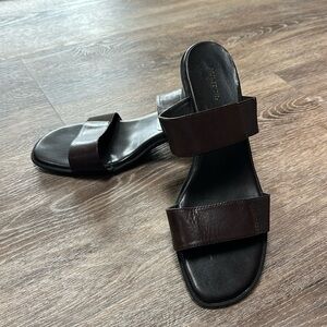 Easy spirit, brown dress sandals.